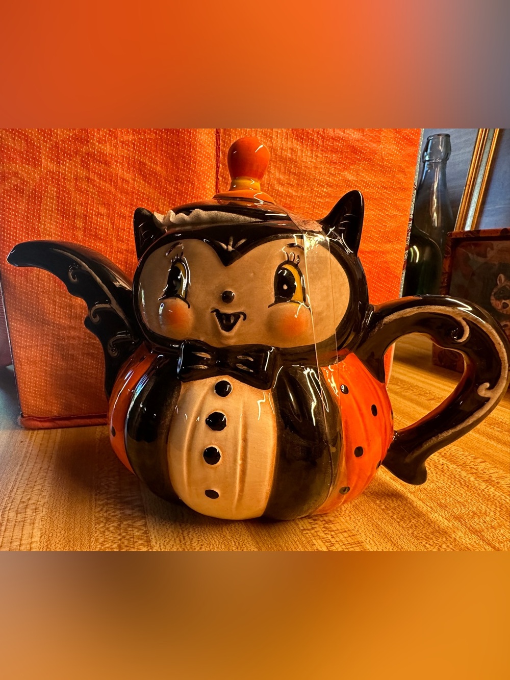 Johanna Parker Vampire Bat
Halloween Teapot With Lid New